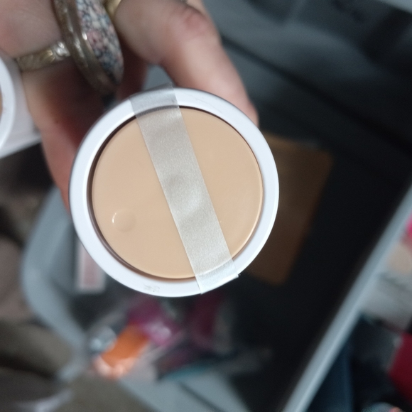 RMS beauty, shade 22 new and Sealed Foundation - Picture 4 of 4